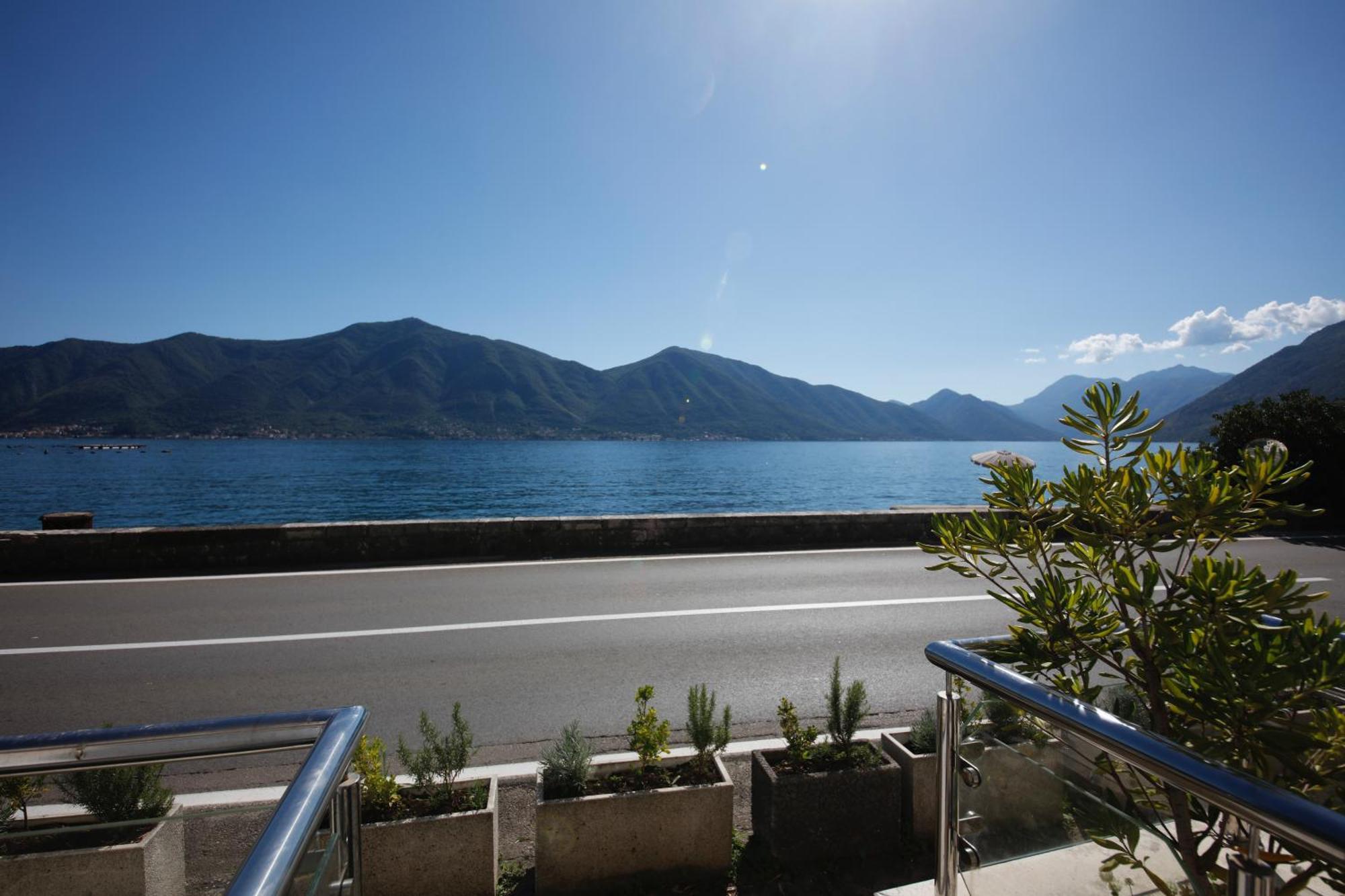 Waterfront Apartments コトル エクステリア 写真